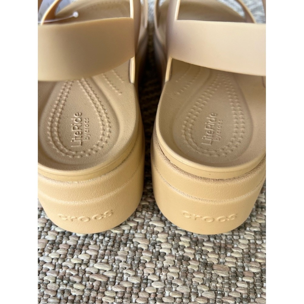 NWT Crocs Brooklyn Low Wedge Sandals Nude Beige Womens Size 8 - Picture 5 of 5